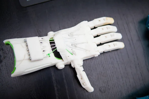 Manufacturing Robotic Hand Printing Disabled Person — 图库照片