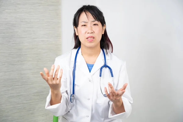 Asian Female Doctor Consultation — Fotografia de Stock