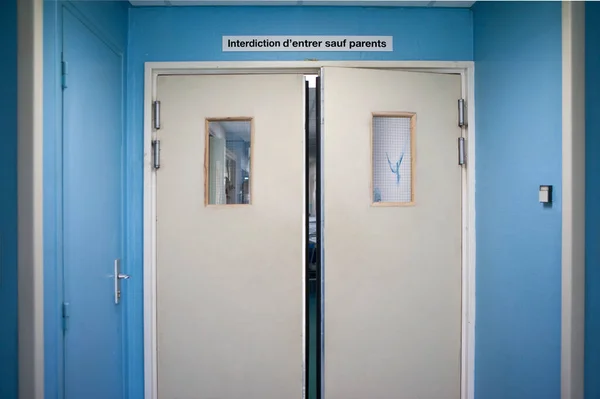 Neonatal Ward Hospital Front Door — Stockfoto