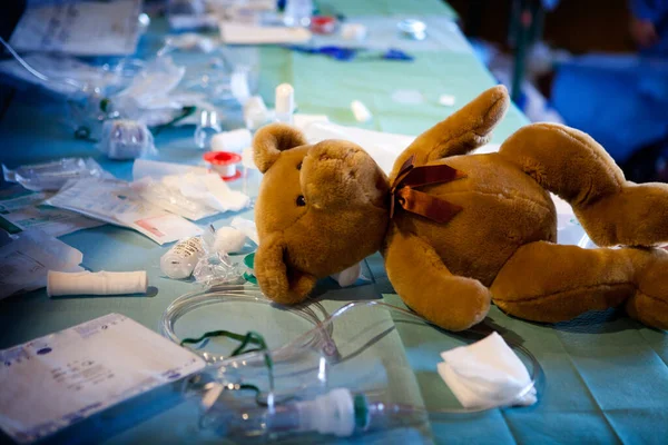 Educational Action Kindergarten Children Bringing Teddy Bears Hospital Treatment — Foto Stock
