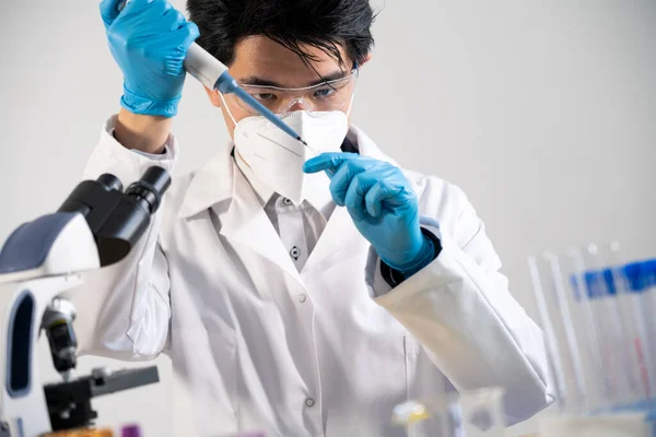 Laboratory Assistant Conducting Experiments Laboratory Research — Stockfoto