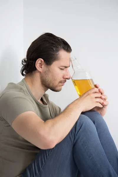 Homme Avec Une Bouteille Alcool —  Fotos de Stock