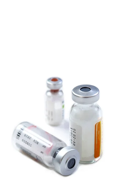 Medizinische Fläschchen Mit Injektionslösung Auf Weißem Hintergrund — Stockfoto