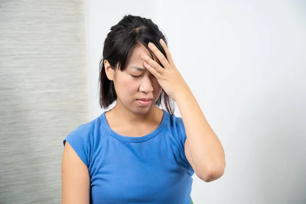 Asiatisk Kvinna Att Huvudvärk — Stockfoto