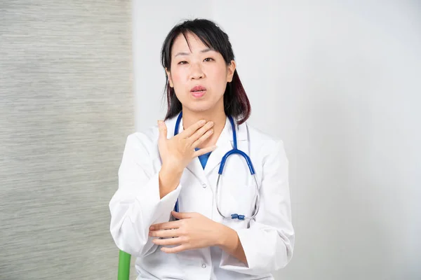 Asian Female Doctor Consultation — Stock Photo, Image