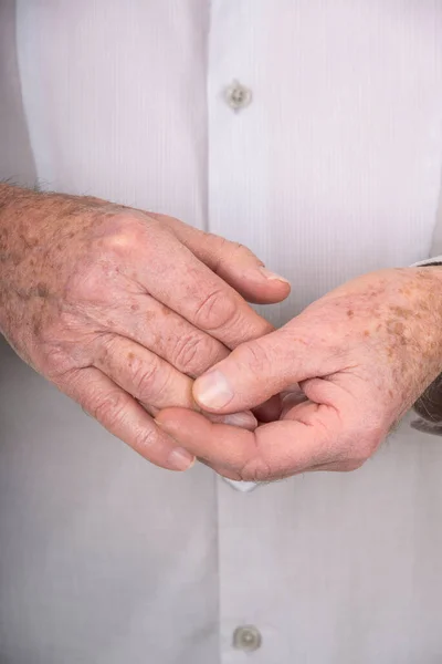 Senior Man Suffering Hand Pain — Stockfoto