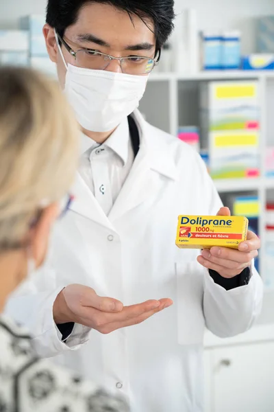 Explanation Pharmacist Drug Doliprane Client — Stockfoto