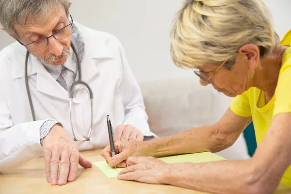 Physician Doing Writing Rehabilitation Woman Parkinson Disease — Stockfoto