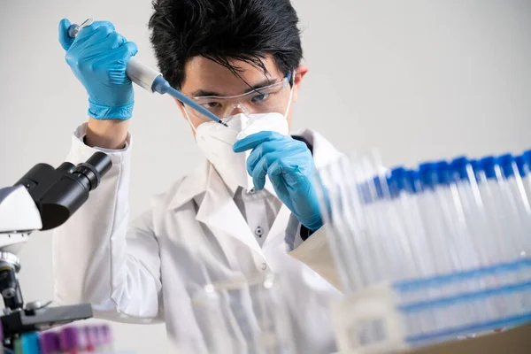 Laboratory Assistant Conducting Experiments Laboratory Research — Stockfoto