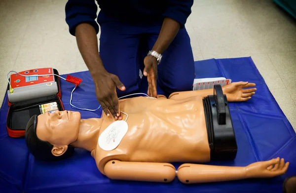 First aid training: course with a mannequin on the use of a defibrillator.