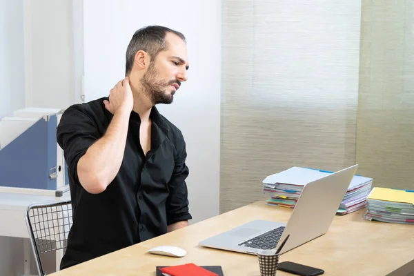 Man His Desk Neck Pain — Fotografia de Stock