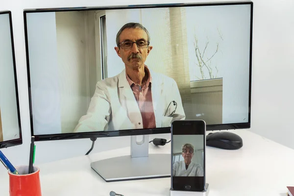 Close Teleconsultation Two Doctors One Whom Filmed His Phone — Stockfoto