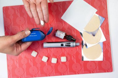 Nicotine substitutes to help stop smoking: lozenges, e-cigarette, chewing gum, patch.