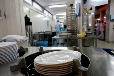 Hospital catering service: Self-service from hospital staff.