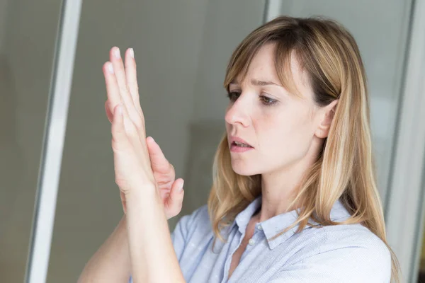 Woman Suffering Contamination Ocd Obsessive Hand Washing — Stockfoto