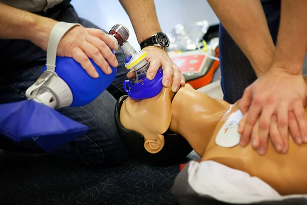 First Aid Training Alternate Use Manual Resuscitator Bag Followed Cardiac — Stockfoto