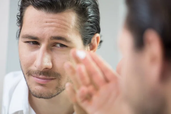 Man Applying Face Cream — Stock Photo, Image