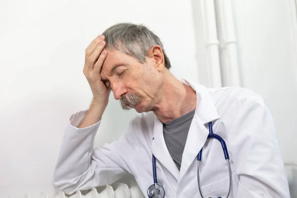 Doctor Exhausted His Work — Stockfoto