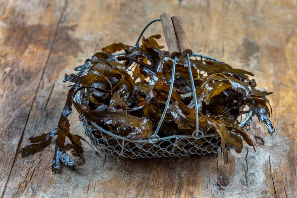 Seaweed Basket Old Plank Top View — Stock Photo, Image