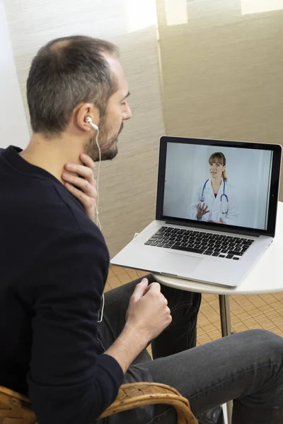 Man Sore Throat Consulting His Doctor Video Consultation — Stok fotoğraf