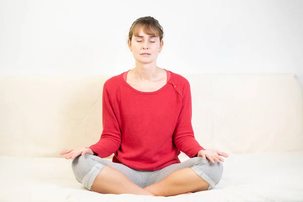 Woman Sitting Facing Front Meditation Session — ストック写真