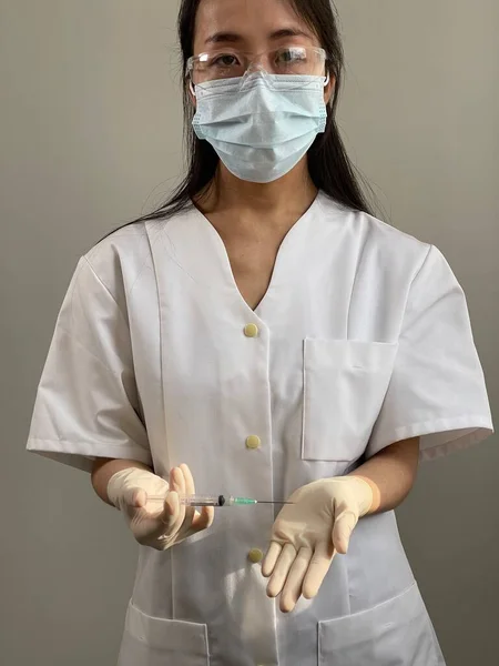 Nurse Holding Syringe Covid Vaccine —  Fotos de Stock