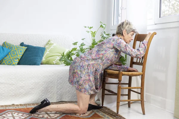 Woman Having Fallen Floor Getting Aide Chair — Zdjęcie stockowe