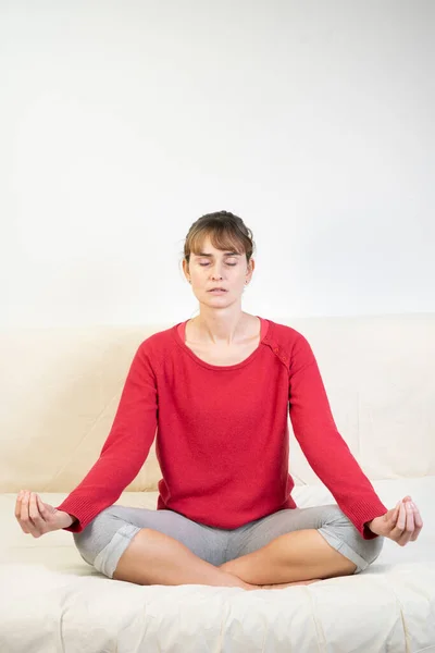 Woman Sitting Facing Front Meditation Session — Stockfoto