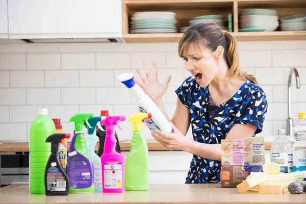 Conventional Eco Cleaning Products — 图库照片