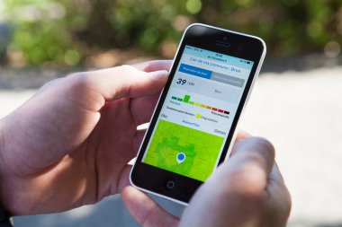 Mobile application allows to know, in real time, the quality of the air where the user is located.