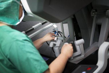 Hysterectomy in the operating room with a robot controlled by a surgeon from a console.