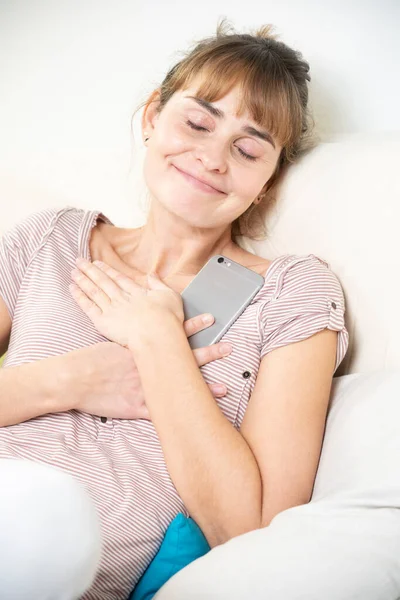 Woman Worshiping Her Smartphone Dependency Addiction Behavior — Stock Photo, Image