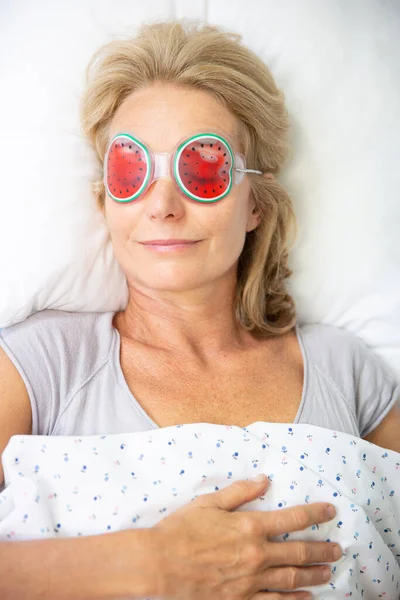 Woman Wearing Sleep Mask — Stock Photo, Image