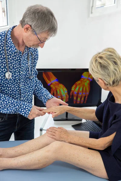 Woman Consulting Doctor Pain Her Hand — Photo