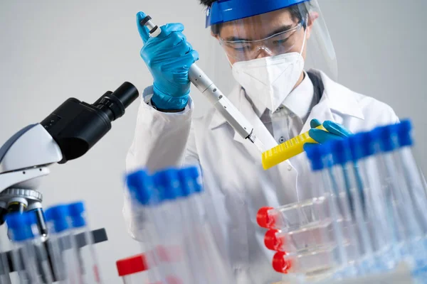 Laboratory Assistant Conducting Experiments Laboratory Research — Stockfoto