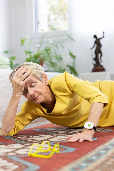 Elderly Woman Her Floor Having Fallen — Photo