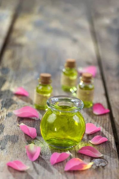 Rose Flower Petals Aromatherapy Essential Oil Glass Bottle Isolated Wooden — Stockfoto