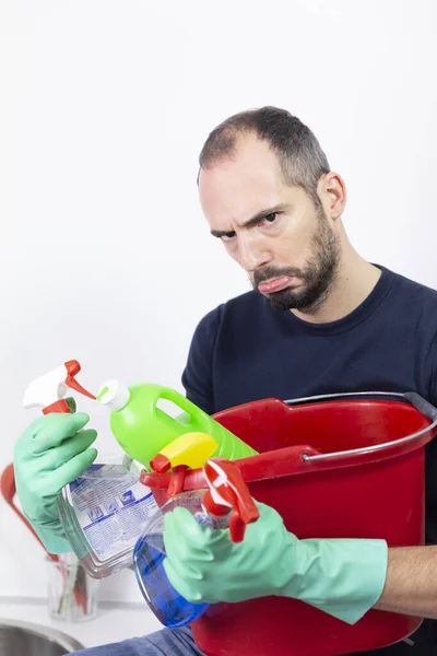 Man Cleaning Products — Stock Photo, Image