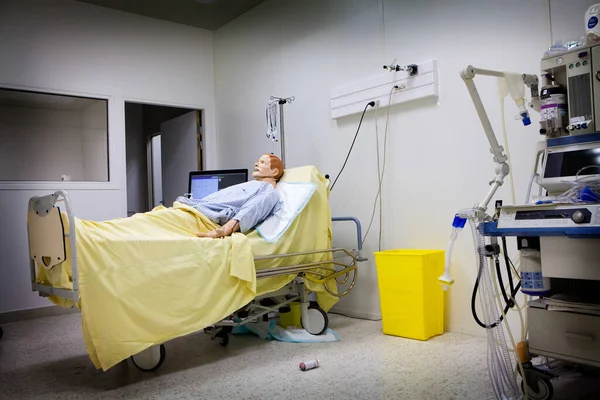 Training Healthcare Professionals Simulation Mannequin Reproduce Precise Clinical Situations — Stock Photo, Image