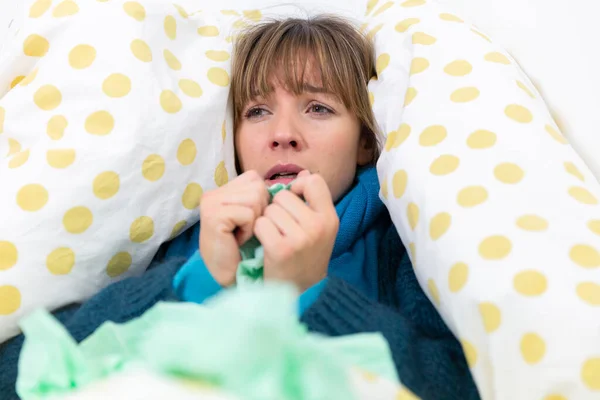 Young Woman Bed Suffering Cold Tissues — Stok fotoğraf