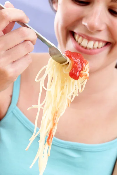 Young Woman Eating Spaghetti — Stock Photo, Image