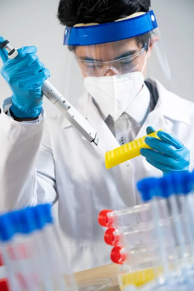 Laboratory Assistant Conducting Experiments Laboratory Research — Stockfoto