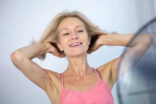 Menopausal Woman Having Hot Flush — Stock Photo, Image