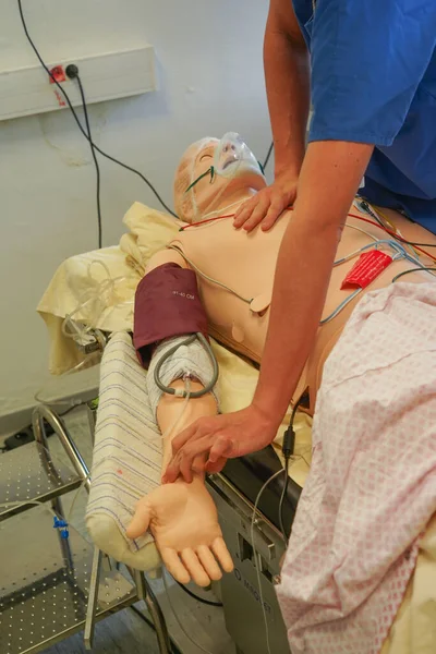 Anesthesiologist Students Critical Situation Resuscitation Exercise Nimes Faculty Medicine Students — Foto de Stock