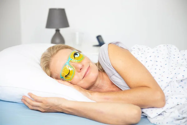 Woman Wearing Sleep Mask — Stock Photo, Image