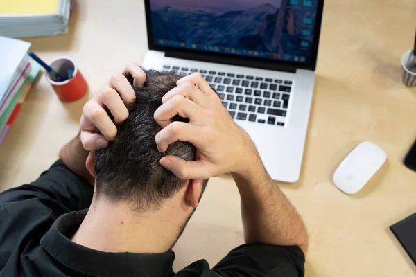 Man Holding His Head His Hands Front His Computer — Stock fotografie