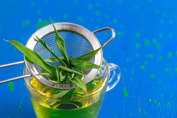 Close Bamboo Leaves Bamboo Infusion Cup — Stock Photo, Image