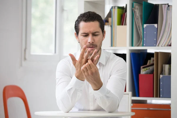 Man Suffering Hand Pain — Stockfoto