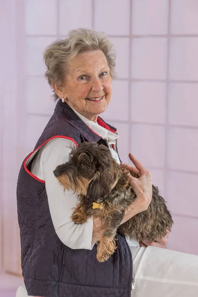 Femme Âgée Avec Son Chien — Photo