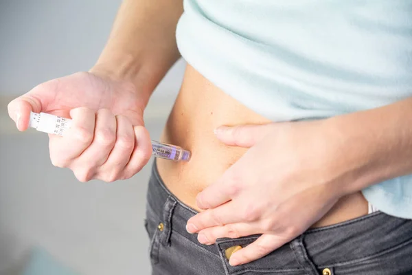 Close Hands Stomach Diabetic Woman Giving Herself Insulin Injection — 스톡 사진